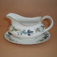 Gravy Boat 8" and Stand