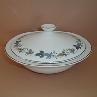 Round Covered Vegetable Dish 5" x 10"